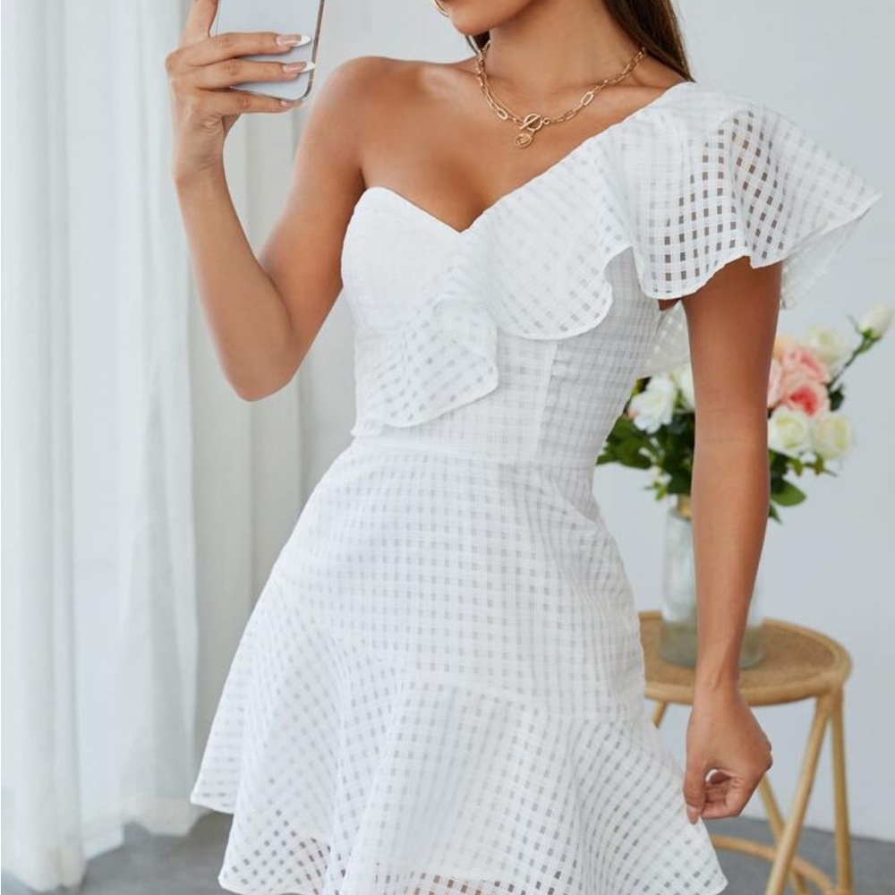 Elegant White One-Shoulder Dress